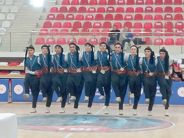 6 FOLKLOR EKİBİ VALİDEN DESTEK BEKLİYOR