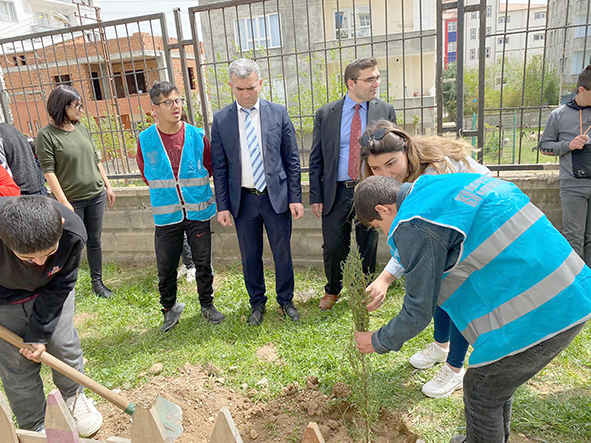 UYGULAMA OKULUNDA FİDAN DİKİMİ ETKİNLİĞİ