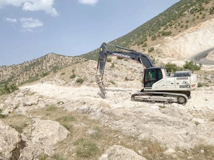 ARAZİ YOLU AÇMA ÇALIŞMALARI DEVAM EDİYOR