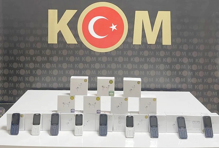 ÇOK SAYIDA KAÇAK TELEFON VE SİGARA ELE GEÇİRİLDİ