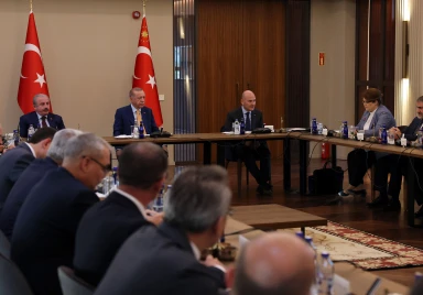 Cumhurbaşkanı Erdoğan, Ahlat’ta bölge valileriyle bir araya geldi