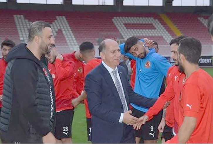 GENEL SEKRETER ÖZER, PETROLSPOR’U ZİYARET ETTİ