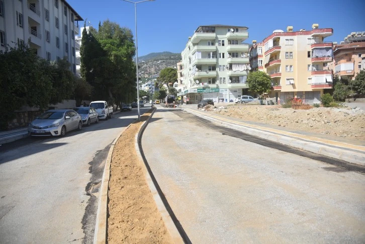 HACET EŞREF KAHVECİOĞLU CADDESİ ÇİFT YÖN OLARAK TRAFİĞE AÇILDI