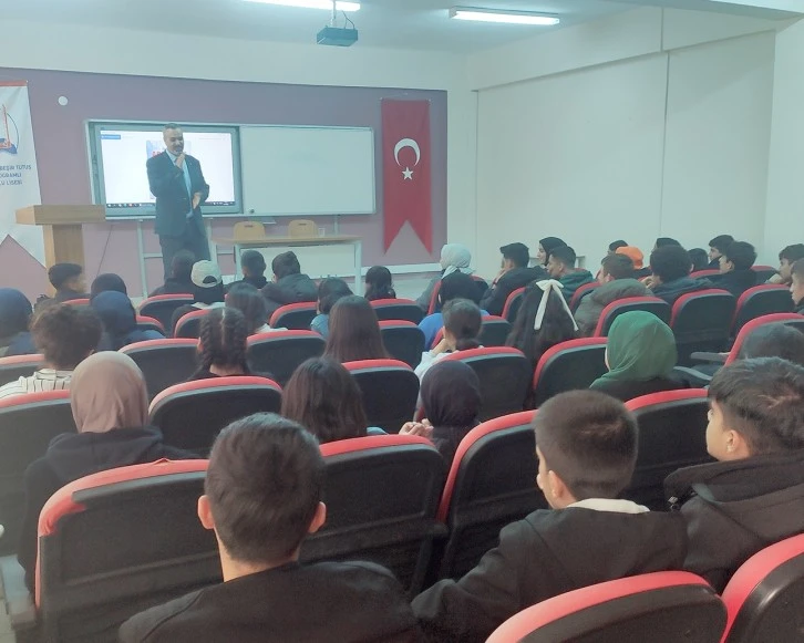 HASANKEYFLİ ÖĞRENCİLERE KONFERANS