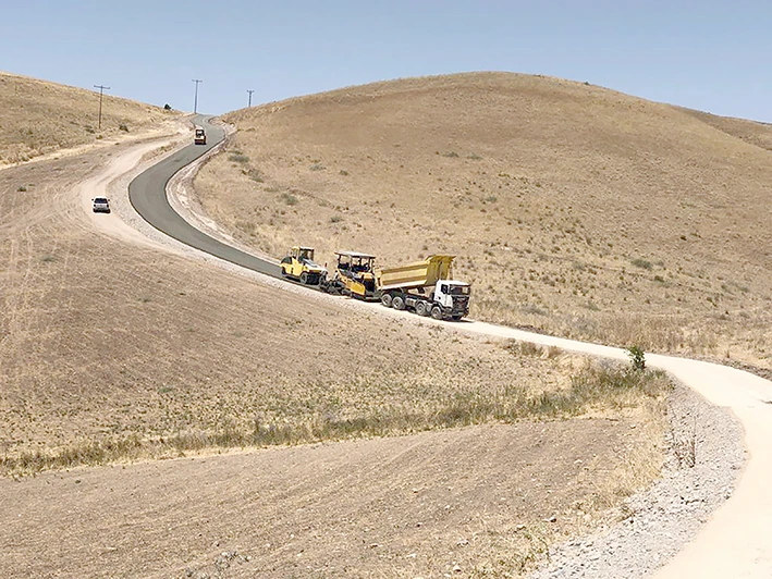 KÖY VE MEZRA YOLUNA BETON YOL