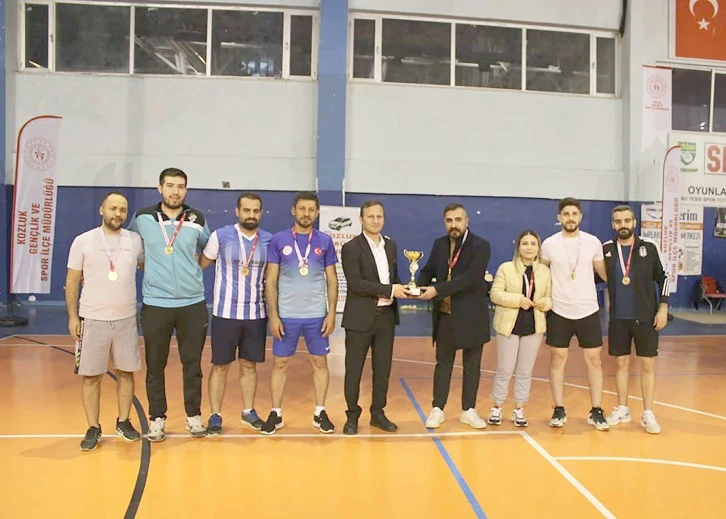 KOZLUK’TA VOLEYBOL TURNUVASI SONA ERDİ