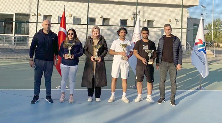 ÖĞRETMENLER ARASI TENİS TURNUVASI SONA ERDİ