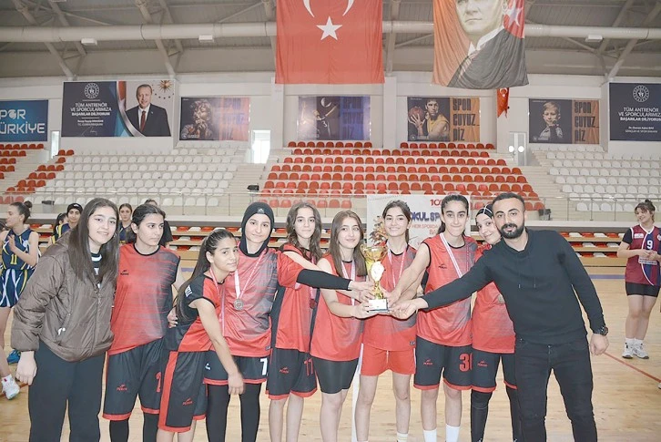 SPOR LİSESİ KIZLARI POTANIN ŞAMPİYONU