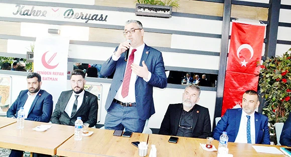 YENİDEN REFAH PARTİSİ GAZETECİLERİ AĞIRLADI