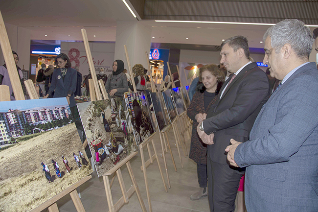 ‘HAYATIN HER ALANINDA KADIN’ TEMALI FOTOĞRAF SERGİSİNE YOĞUN İLGİ