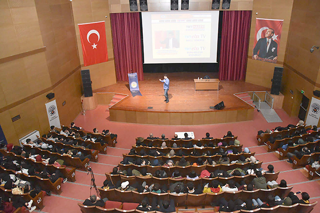 ÖĞRENCİLERE ‘SINAV MOTİVASYONU’ KONFERANSI