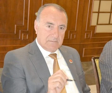 CHP’Lİ YAŞAR KAMU GÖREVLİLERİNE SESLENDİ “TARAF OLMAYIN VE İŞİNİZİ YAPIN”