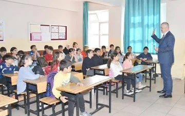 DAİRE BAŞKANI DEREKAYA’DAN OKULLARA ZİYARET