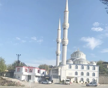 KÖY EVİ VE OTOBÜS DURAĞI YAPIMI TAMAMLANDI