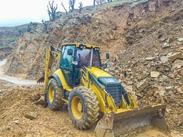 KÖY YOLU ULAŞIMA AÇILDI