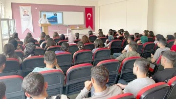 ÖĞRENCİLERE ‘KARİYER PLANLAMASI’ EĞİTİMİ VERİLDİ