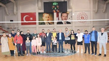 ÖĞRETMENLER ARASI VOLEYBOL TURNUVASI SONA ERDİ