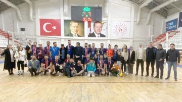 ÖĞRETMENLER ARASI VOLEYBOL TURNUVASI YAPILDI