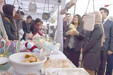 OKULLAR AFETZEDELER İÇİN ‘TEK SES, TEK YÜREK’ OLDU