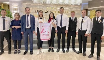 OTEL ÇALIŞANLARI PEMBE KURDELE TAKTI