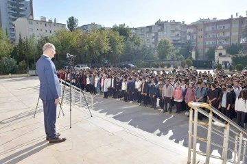 ŞEHİT ÇOCUKLAR İÇİN SAYGI DURUŞUNDA BULUNULDU