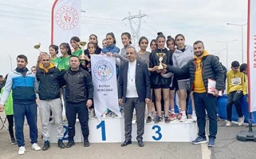 SPOR LİSESİ BAŞARIYA DOYMUYOR