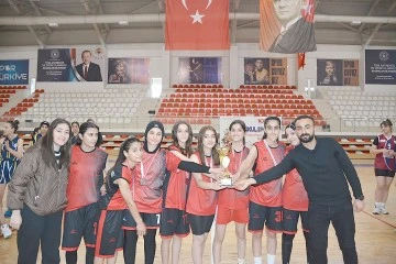 SPOR LİSESİ KIZLARI POTANIN ŞAMPİYONU